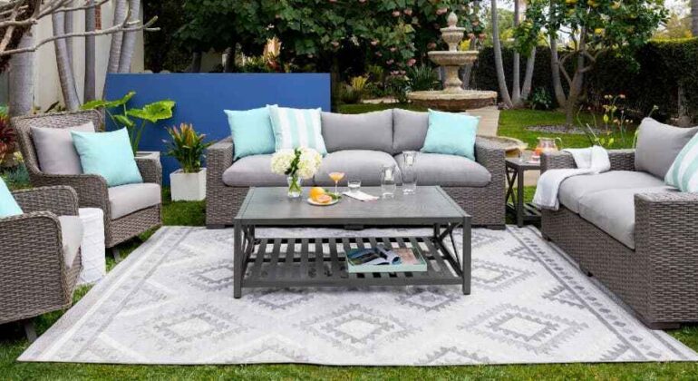 How to Choose the Perfect Fabric for Outdoor Furniture